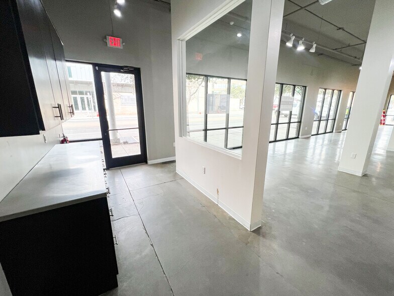 More Photos Of 100 N Main St, Midland Apartments For Lease