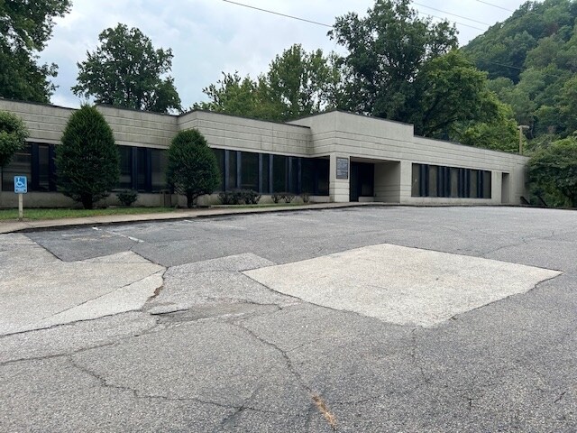 More Photos Of 140 Strollings Ave, Logan Office For Sale