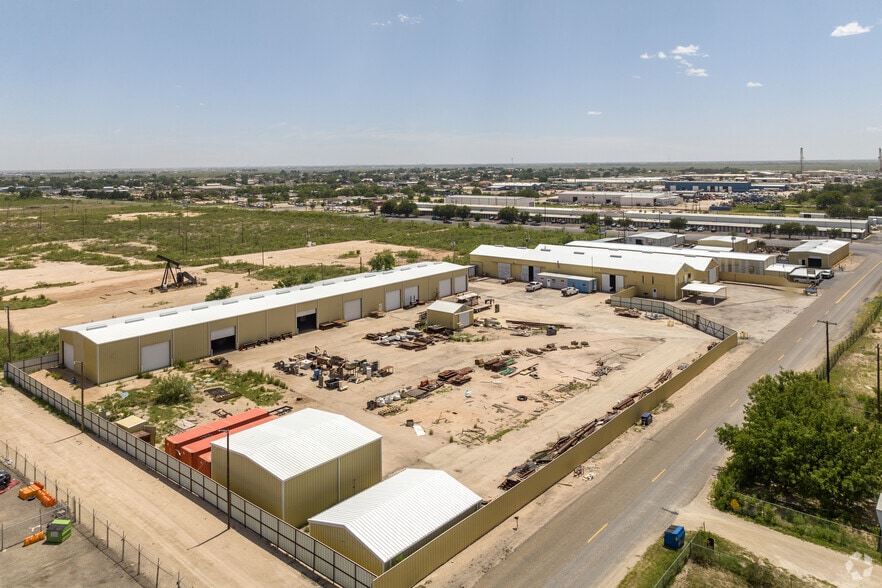 More Photos Of 715 W 81st St, Odessa Warehouse For Sale