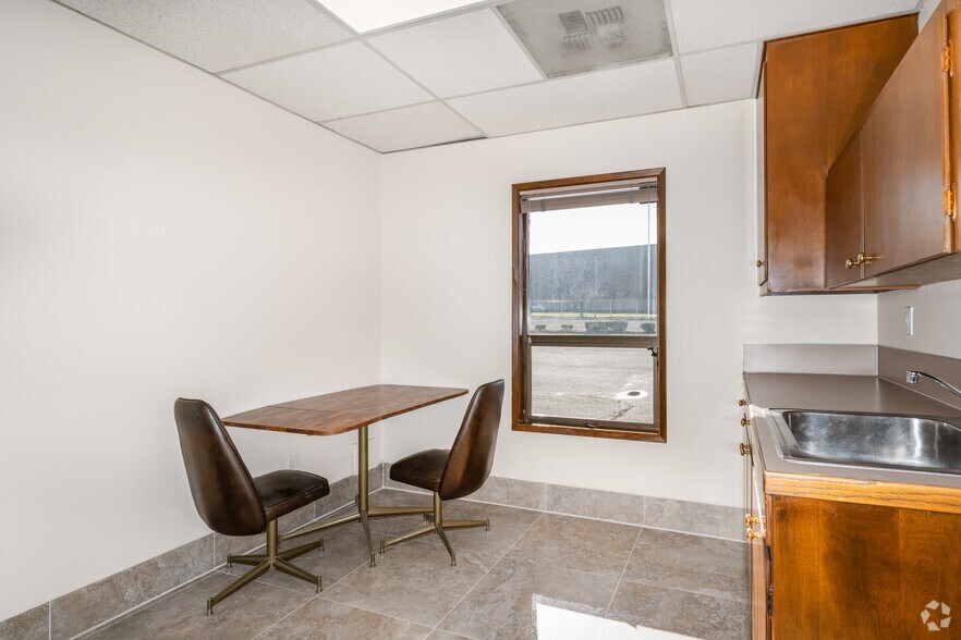 More Photos Of 6455 NE Columbia Blvd, Portland Warehouse For Lease