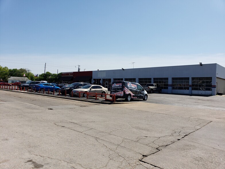 More Photos Of 3317 Inwood Rd, Dallas Auto Repair For Lease