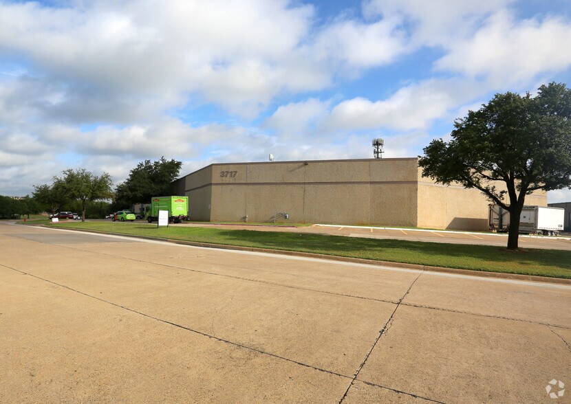 More Photos Of 3717 Commerce Pl, Bedford Distribution For Lease