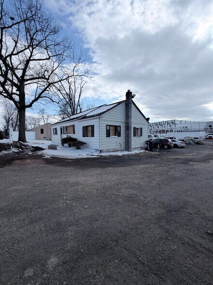 More Photos Of 25119-25137 Arcola Mills Dr, Sterling Land For Lease