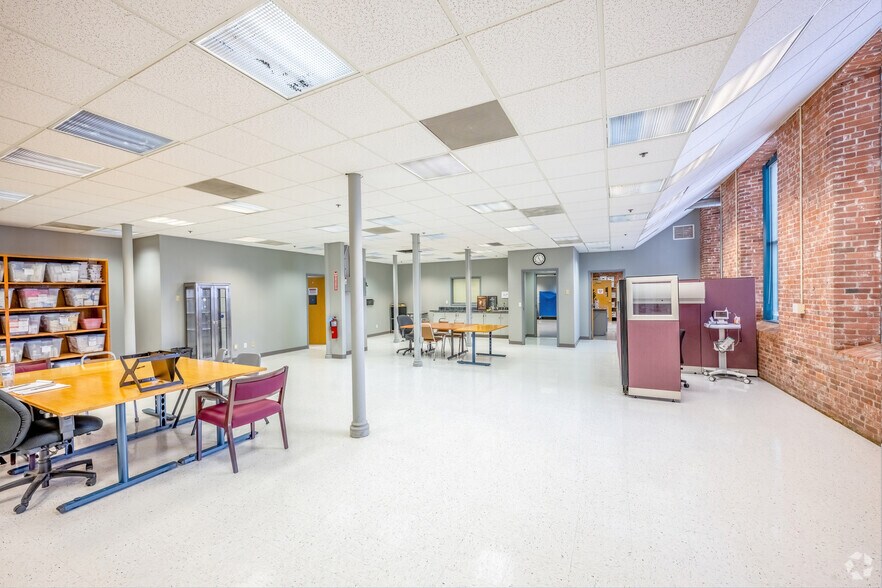 More Photos Of 1082 Davol St, Fall River Apartments For Lease