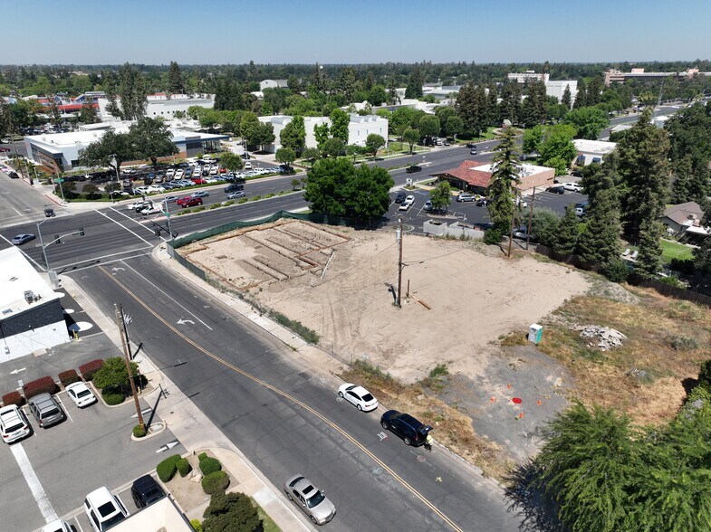 More Photos Of 916-920 S Mooney Blvd, Visalia General Retail For Sale