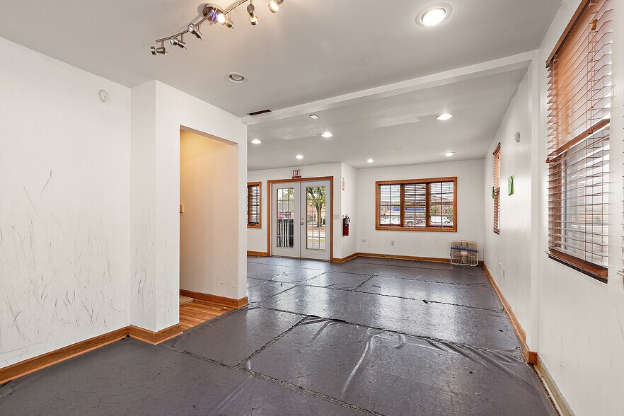 More Photos Of 6401 W 107th St, Worth Freestanding For Sale