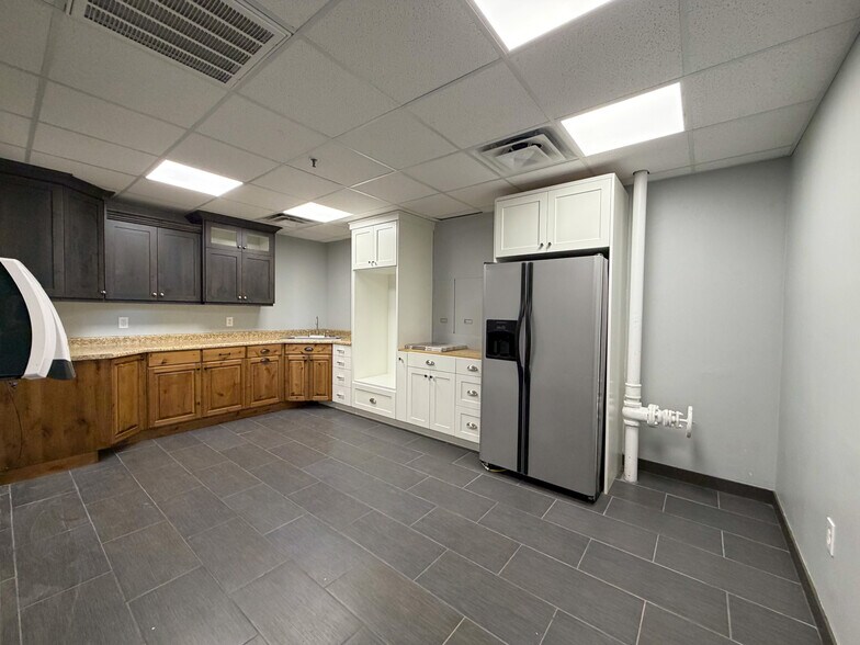 More Photos Of 225 S Lodestone Way, Tooele Warehouse For Lease