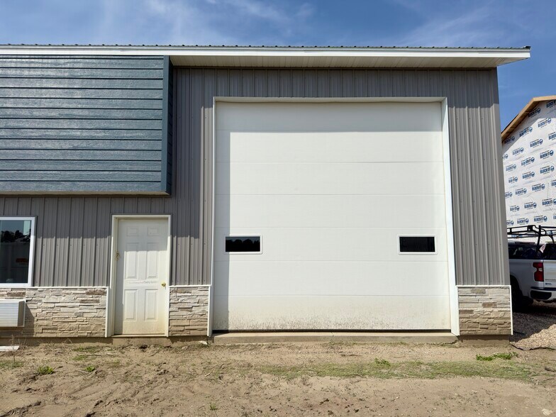 More Photos Of 3212 Airway Ave, Bismarck Flex For Sale