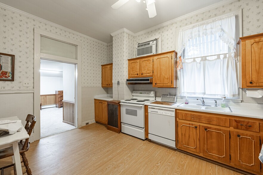 More Photos Of 664 Boulevard, Colonial Heights Office For Sale