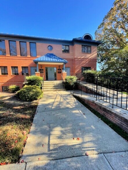 More Photos Of 603 Post Office Rd, Waldorf Loft Creative Space For Sale
