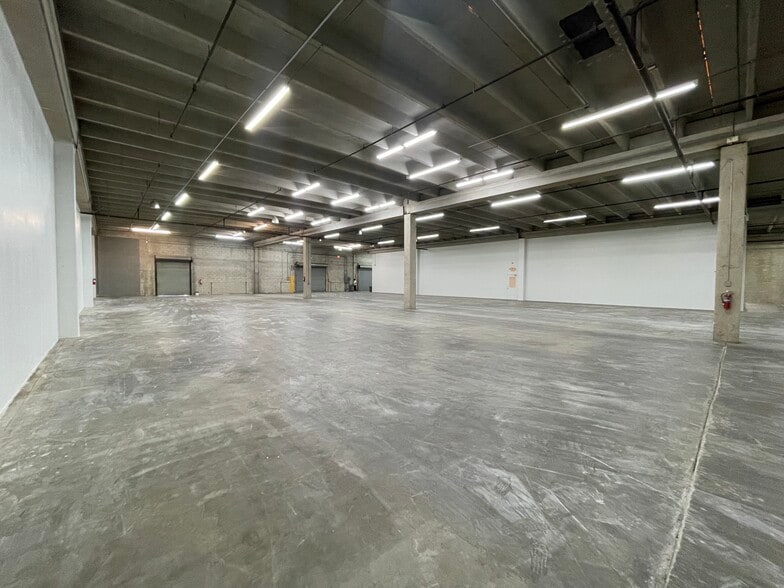 More Photos Of 4000 N 28th Ter, Hollywood Warehouse For Lease