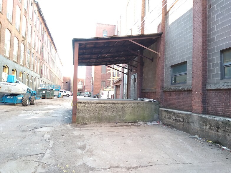 More Photos Of 209 Weeden St, Pawtucket Warehouse For Lease