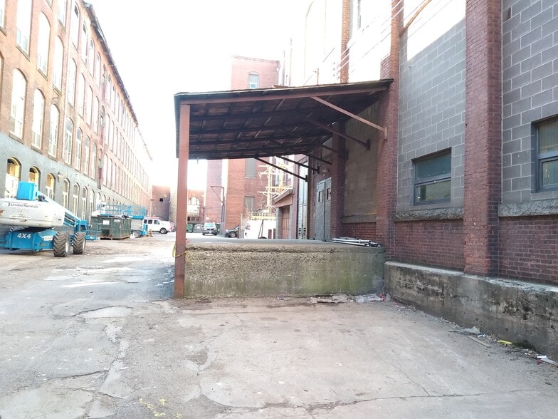 More Photos Of 209 Weeden St, Pawtucket Warehouse For Lease