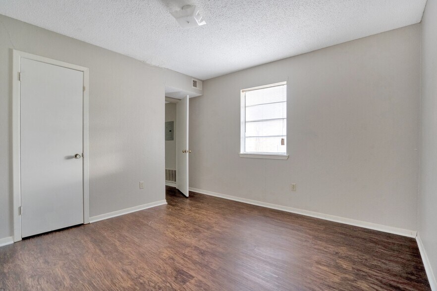 518 Cypress St, Lott, TX 76656 Apartments For Sale