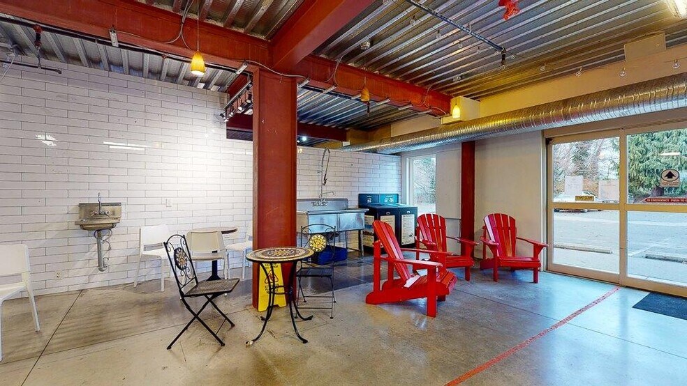 More Photos Of 473 Gower Point Rd, Gibsons Restaurant For Lease