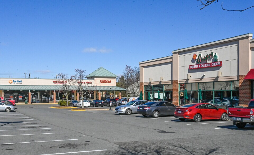 More Photos Of 1040-1096 Elden St, Herndon Unknown For Lease