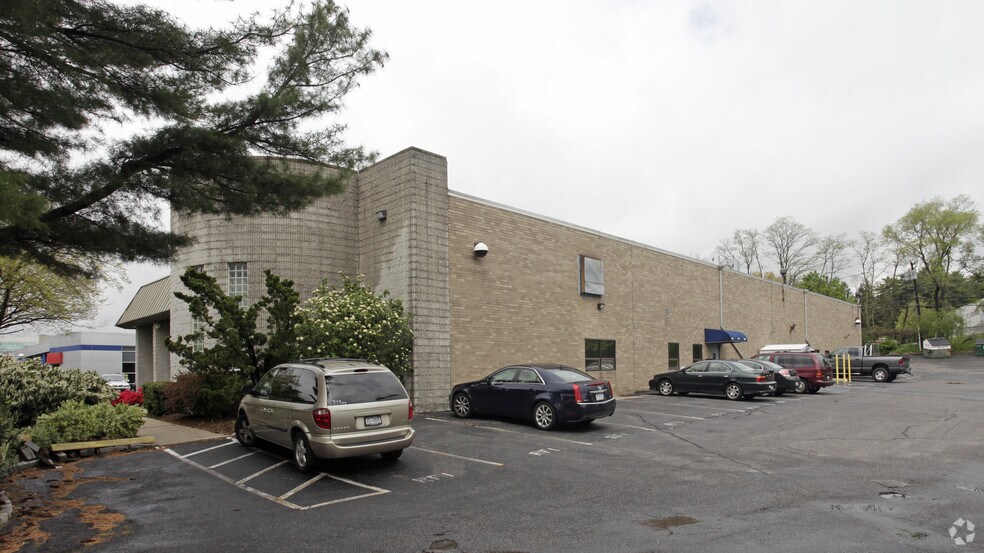 More Photos Of 230-240 Crossways Park Dr, Woodbury Office For Sale