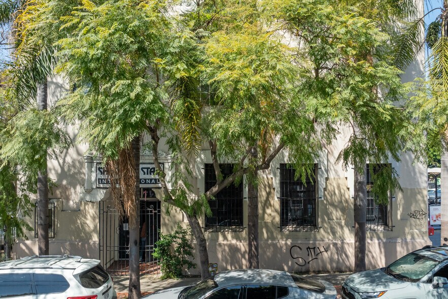 More Photos Of 1441 N McCadden Pl, Los Angeles Showroom For Sale