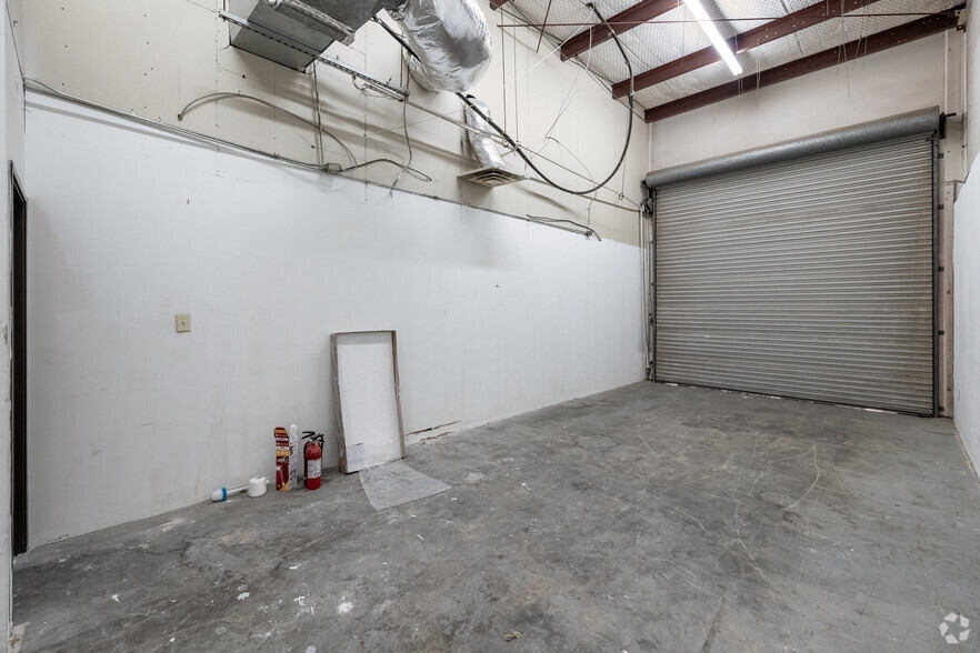 More Photos Of 1110 W Harris Rd, Arlington Warehouse For Lease