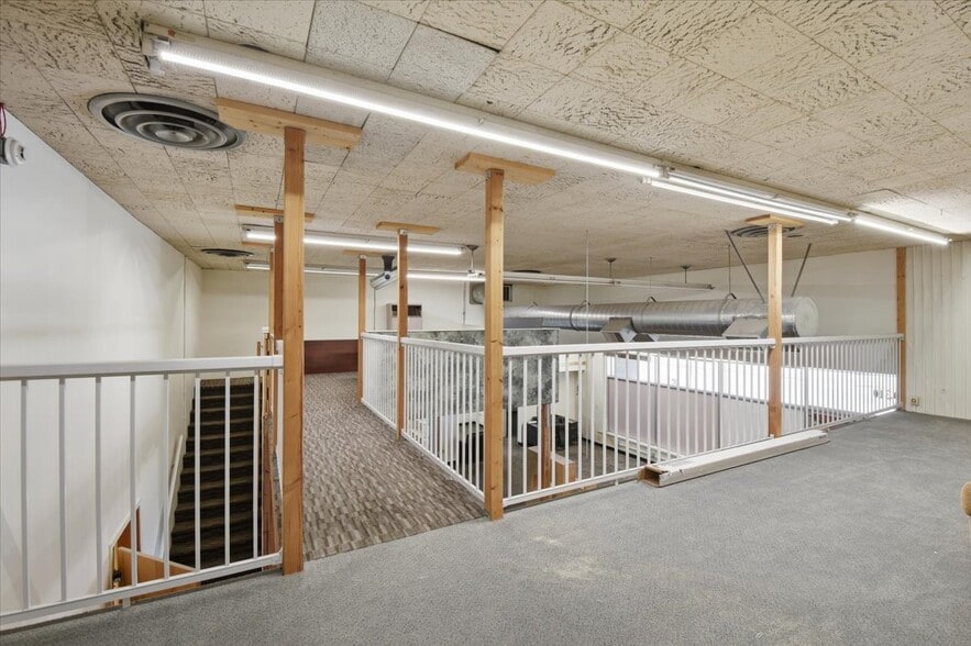 More Photos Of 10310 Aurora Ave N, Seattle Warehouse For Sale
