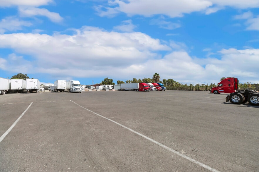 More Photos Of 8989 Elder Creek Rd, Sacramento Contractor Storage Yard For Sale