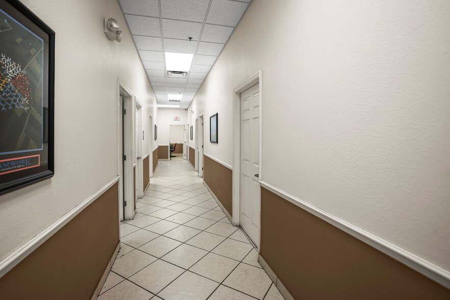 More Photos Of 1555 Sunshine Dr, Clearwater Warehouse For Sale