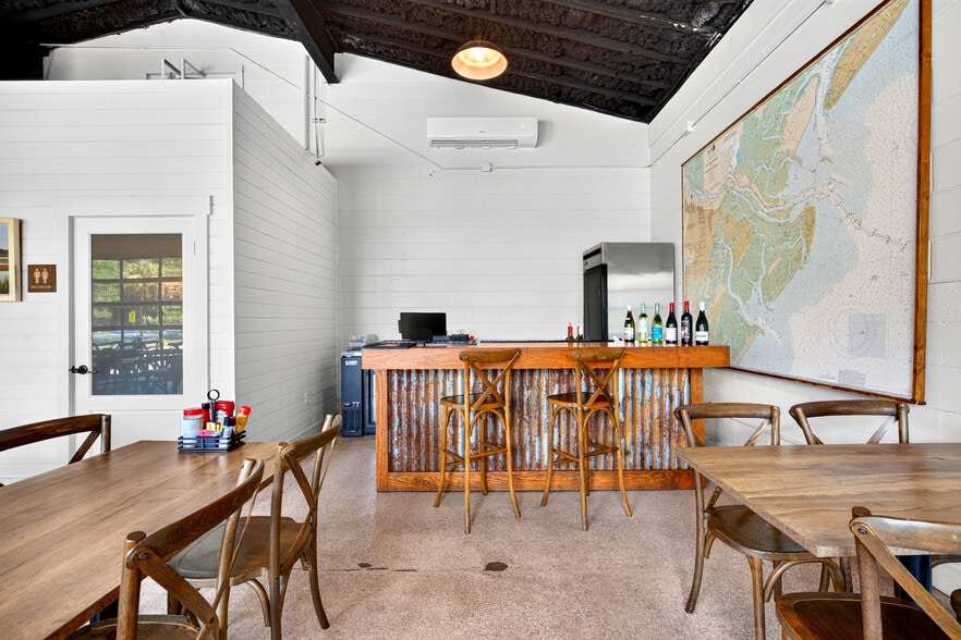 More Photos Of 3209 E Victory Dr, Savannah Freestanding For Sale