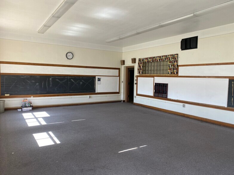 More Photos Of 719 S Fayette St, Washington Court House Flex For Sale
