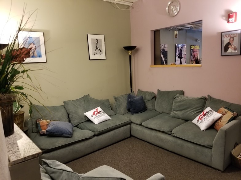 More Photos Of 1230 W Morehead St, Charlotte Loft Creative Space For Lease