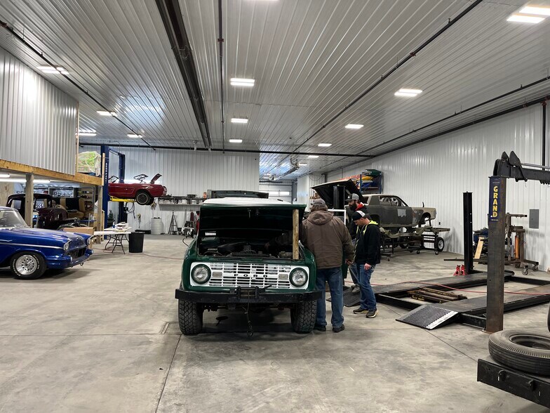 More Photos Of 514 E 9th St, Zumbrota Industrial For Lease