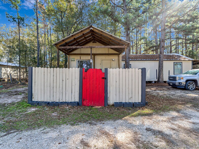 More Photos Of 11201 County Road 203, Plantersville Specialty For Sale