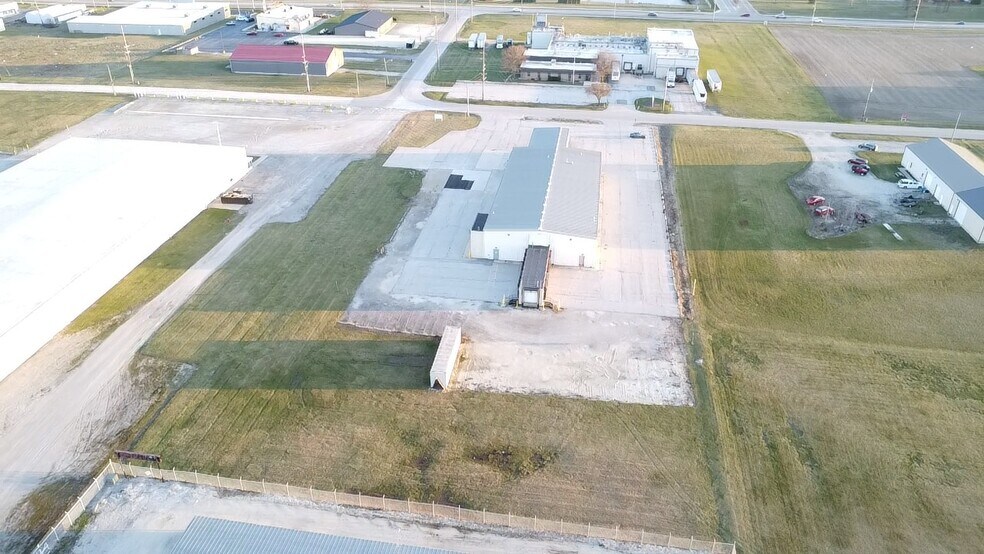 More Photos Of 1851 Industrial Dr, Celina Distribution For Lease