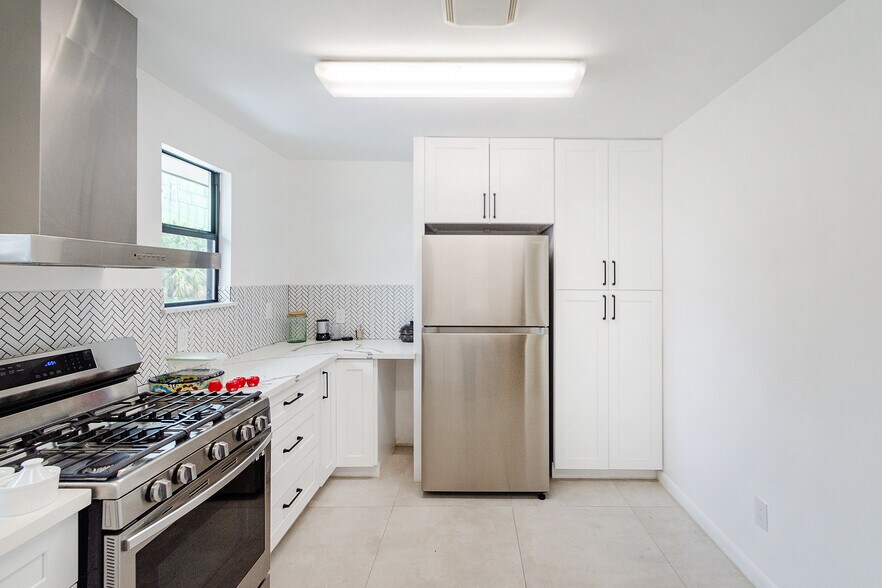 More Photos Of 5904 Dolores St, Houston Office For Lease