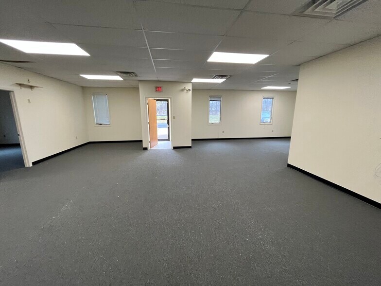 More Photos Of 398-426 Industrial Dr, North Wales Unknown For Lease