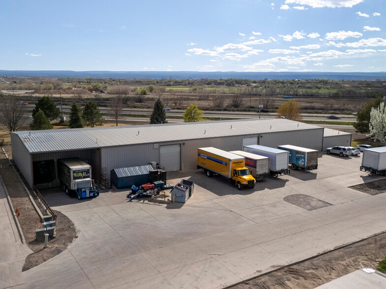 More Photos Of 400 Kristen Ct, Montrose Showroom For Lease