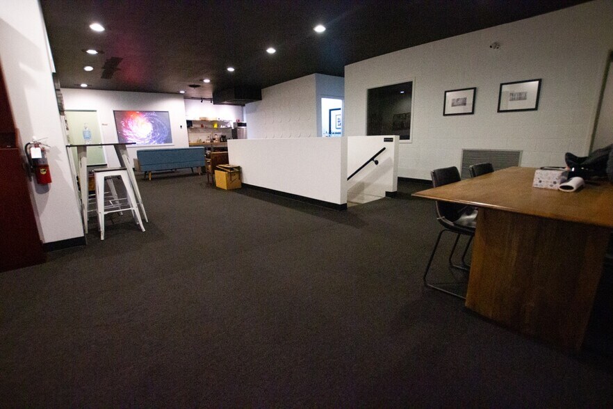 More Photos Of 2043 Empire Central Dr, Dallas Light Manufacturing For Sale