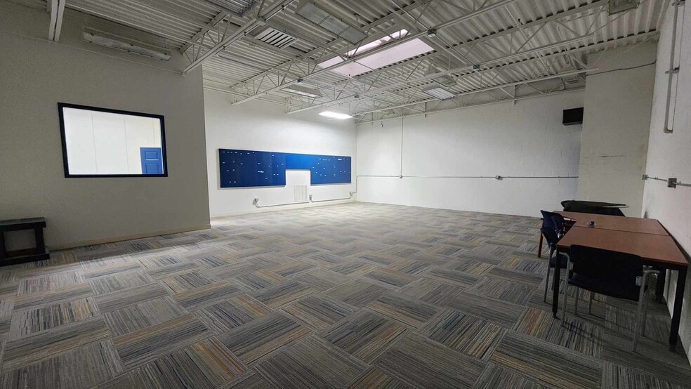 More Photos Of 286 W Greenwich Rd, Seville Warehouse For Lease