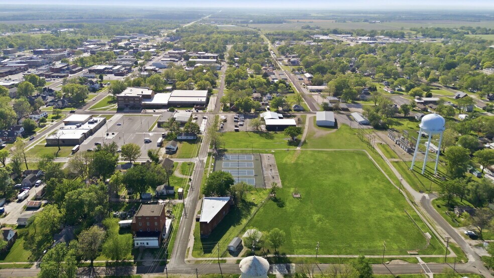 More Photos Of 512 Monroe st, Iola Loft Creative Space For Sale