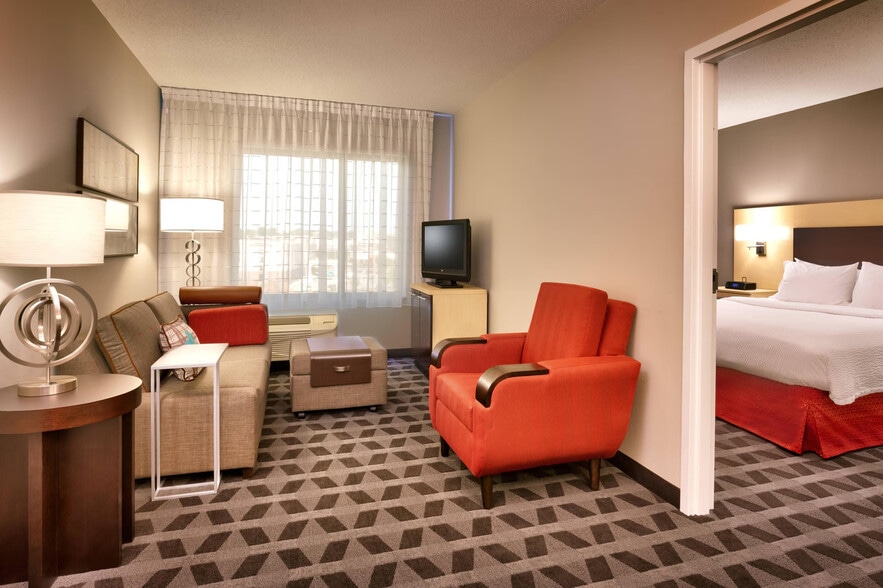 More Photos Of 10865 W Dodge Rd, Omaha Hotel For Sale