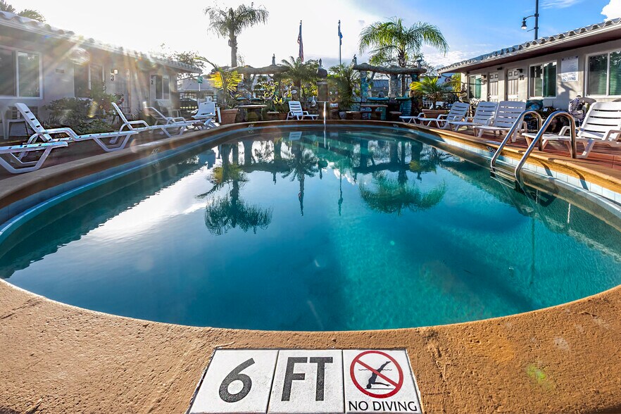 More Photos Of 1419 S Federal Hwy, Hollywood Hotel For Sale