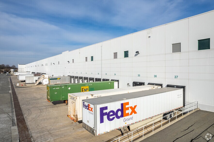 More Photos Of 1119 W Middlesex Ave, Port Reading Unknown For Lease