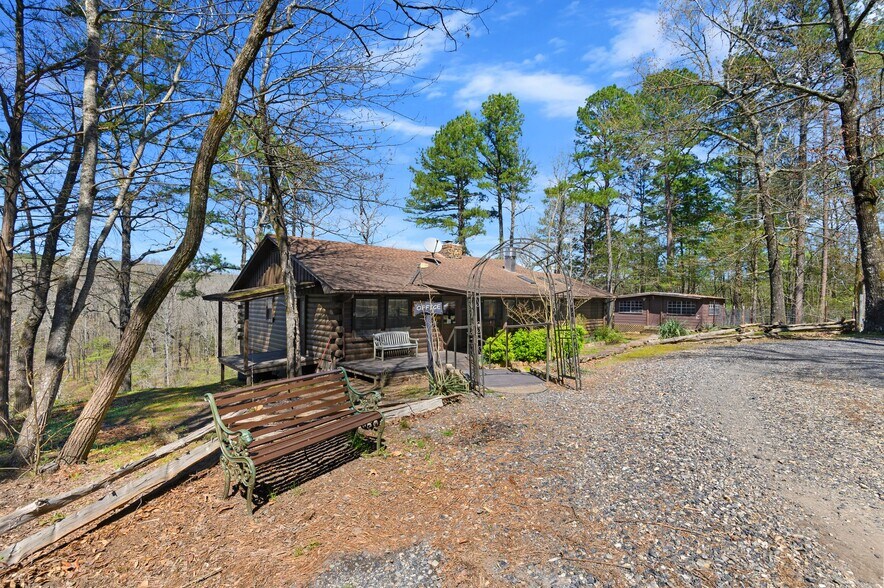 More Photos Of 68438 Eagle Creek Dr, Smithville Hotel For Sale