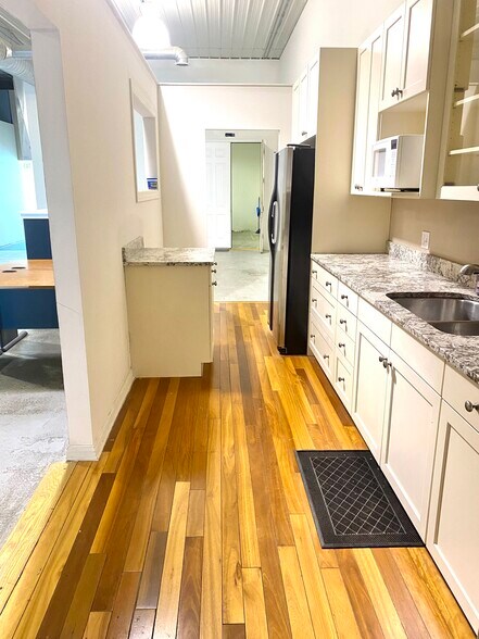 More Photos Of 1561-1599 E 93rd Ave, Merrillville Flex For Lease