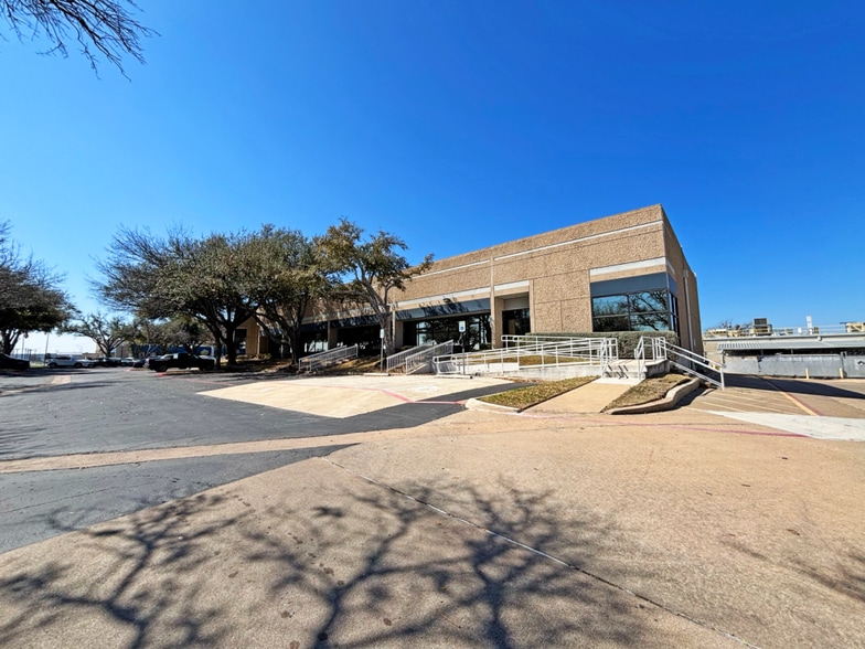 More Photos Of 700 Jeffrey Way, Round Rock Flex For Lease