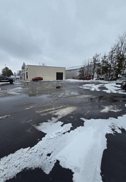 More Photos Of 1891 Merivale Rd, Ottawa Showroom For Lease