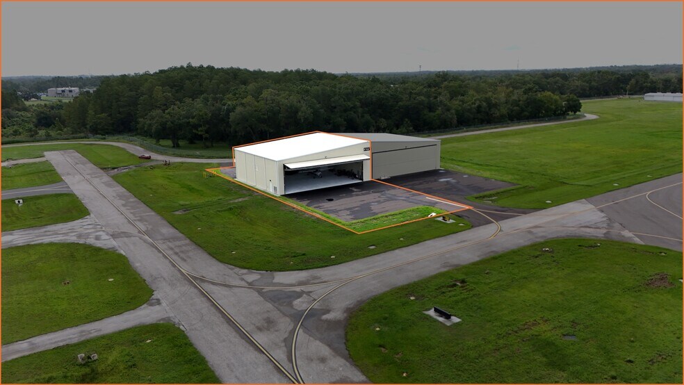 Primary Photo Of 6950 Tampa Executive Arpt Blvd blvd, Tampa Airplane Hangar For Lease