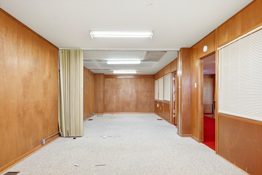 More Photos Of 105 Goldenrod Ave, Ozawkie Industrial For Sale