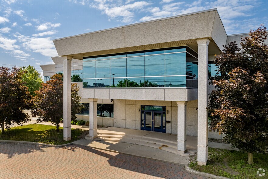 More Photos Of 300 Rue Joseph-Carrier, Vaudreuil-dorion Industrial For Sale