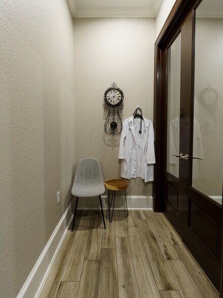 More Photos Of 17844 Mound Rd, Cypress Medical For Sale