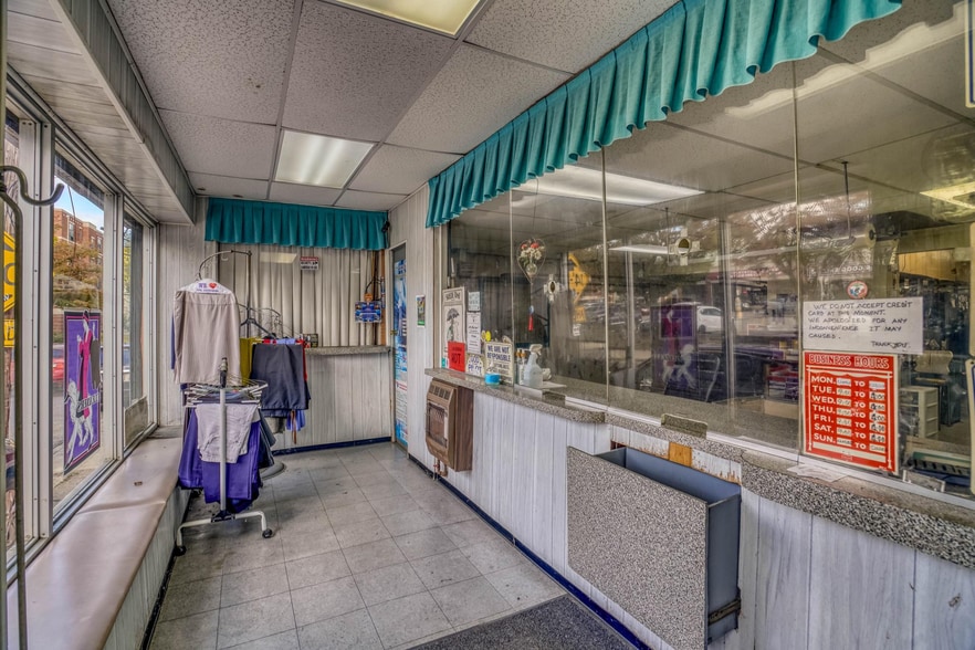 More Photos Of 12 E Wister St, Philadelphia Storefront For Sale